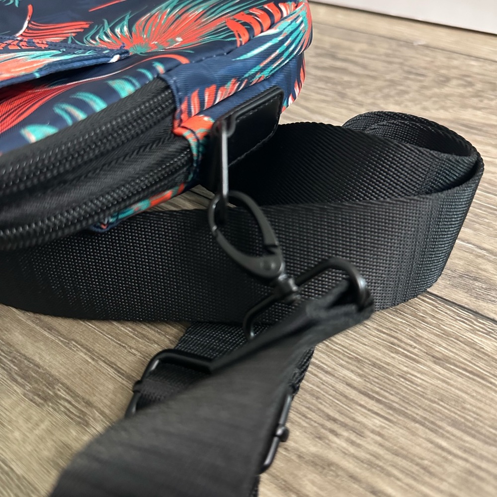 🌴 NWT The Front Pocket Crossbody – Tropical Navy (4-in-1 Convertible Bag) 🌴 - Picture 13 of 16